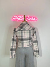 Cargar imagen en el visor de la galería, Autumn Flannel Shacket (Pink/Grey)
