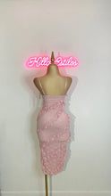 Cargar imagen en el visor de la galería, Beauty In The Pink Dress
