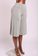 Load image into Gallery viewer, Gaucho Capri Pants
