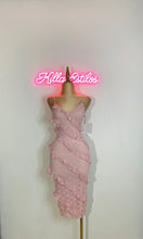 Cargar imagen en el visor de la galería, Beauty In The Pink Dress
