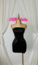 Cargar imagen en el visor de la galería, All Eyes On Me Sequin Dress
